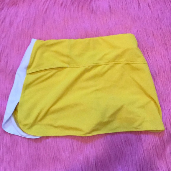 Yellow and white Wilson tennis skirt - Picture 2 of 5